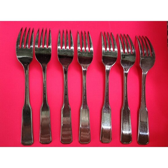 Rogers Stainless Korea Lot of 7 Dinner Forks Unknown Pattern - Picture 2 of 3
